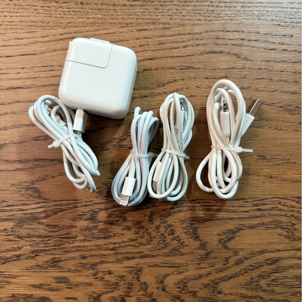 4 USB lightning chargers + 1 charging block